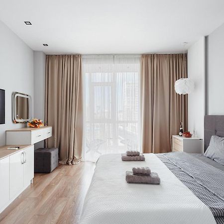 White Apartment In 12 Floor โอเดสซา ภายนอก รูปภาพ