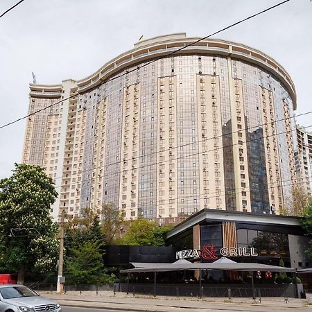 White Apartment In 12 Floor โอเดสซา ภายนอก รูปภาพ
