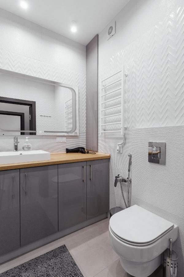 White Apartment In 12 Floor โอเดสซา ภายนอก รูปภาพ
