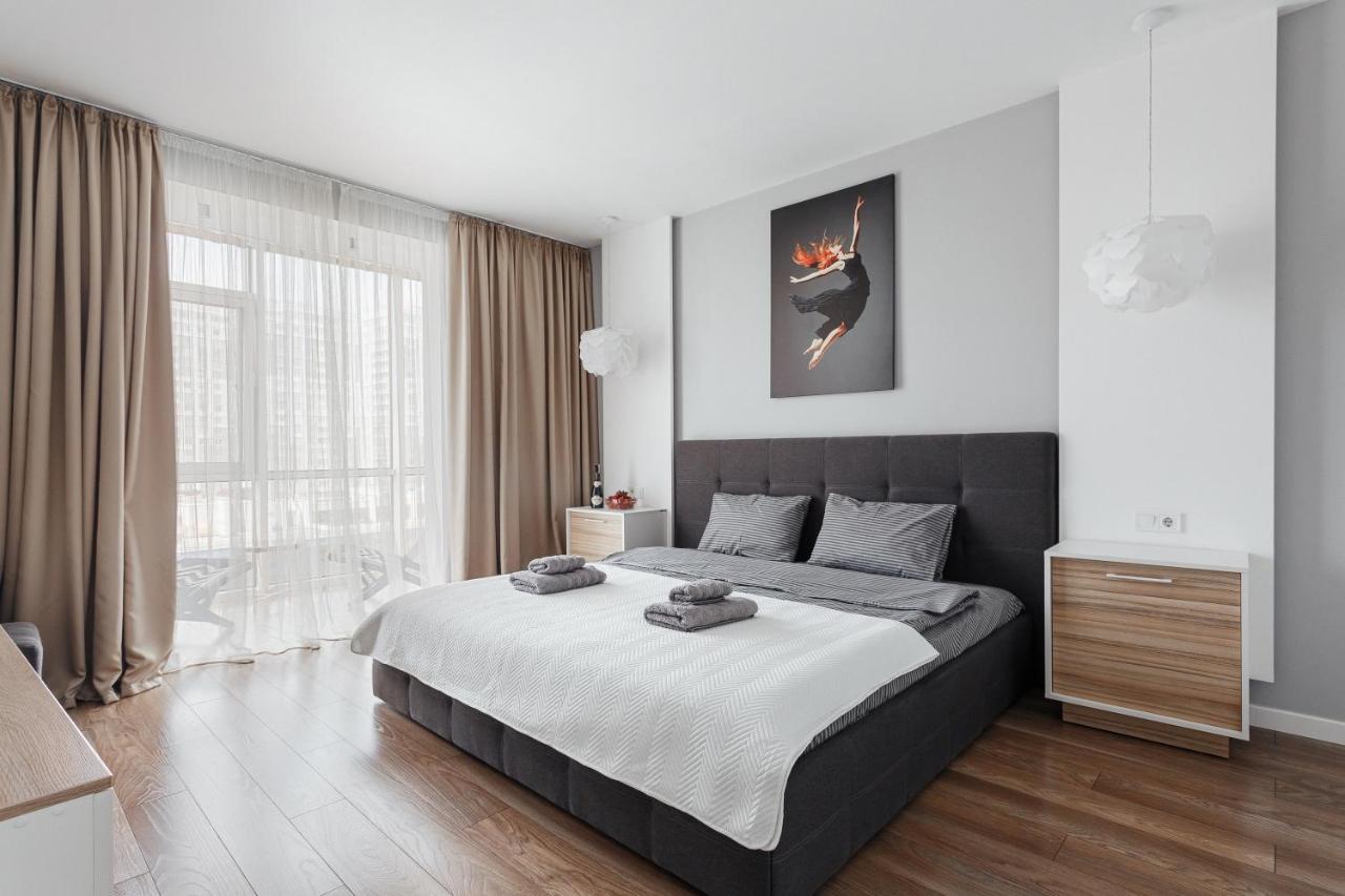 White Apartment In 12 Floor โอเดสซา ภายนอก รูปภาพ