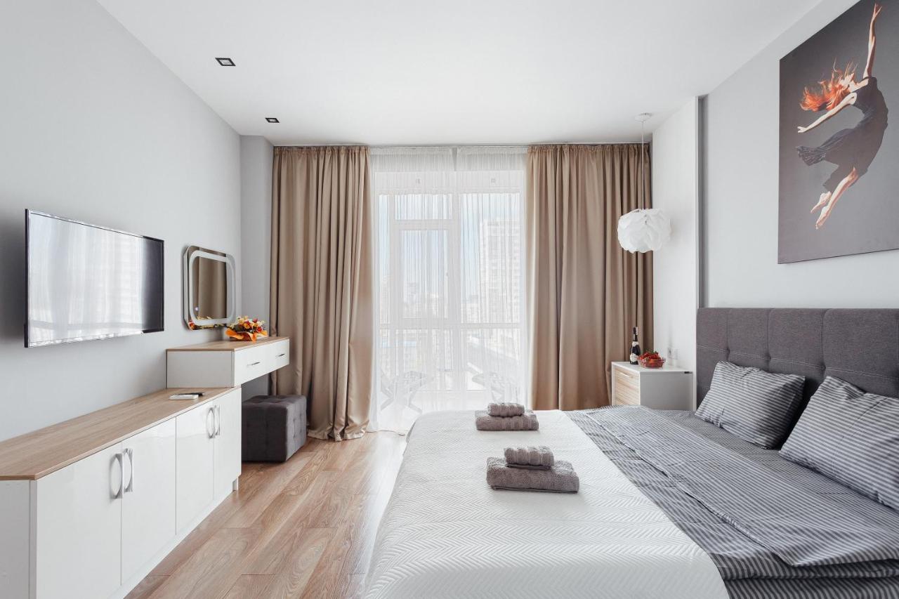 White Apartment In 12 Floor โอเดสซา ภายนอก รูปภาพ