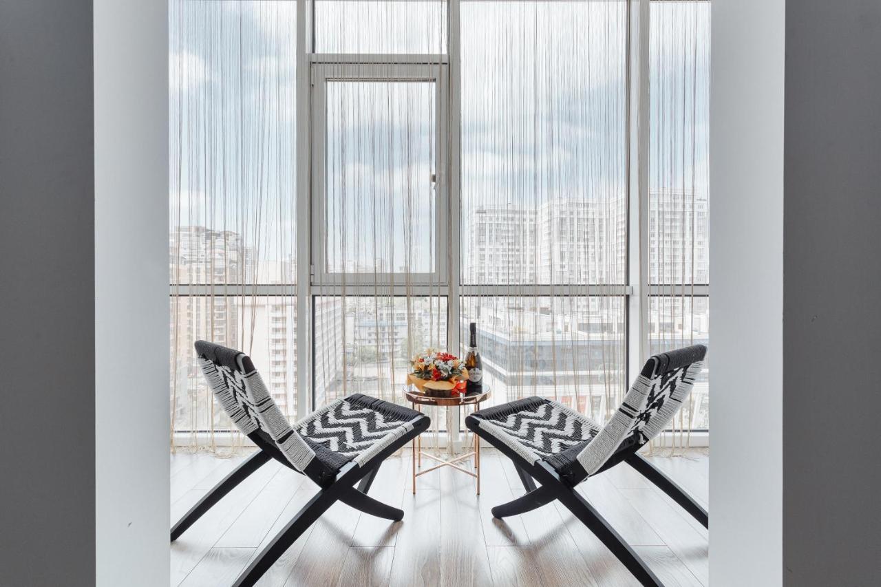 White Apartment In 12 Floor โอเดสซา ภายนอก รูปภาพ