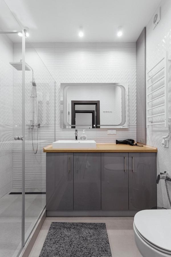 White Apartment In 12 Floor โอเดสซา ภายนอก รูปภาพ